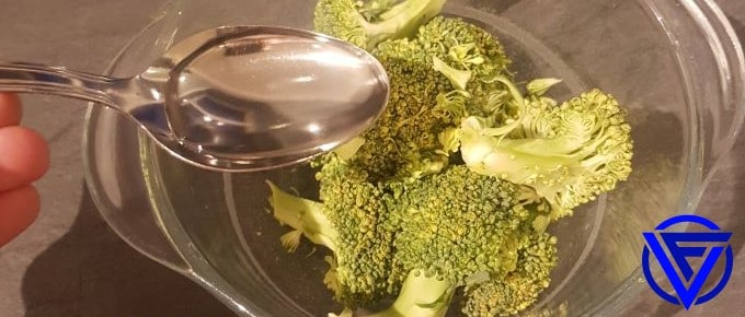 steaming brocolli in the microwave featured image